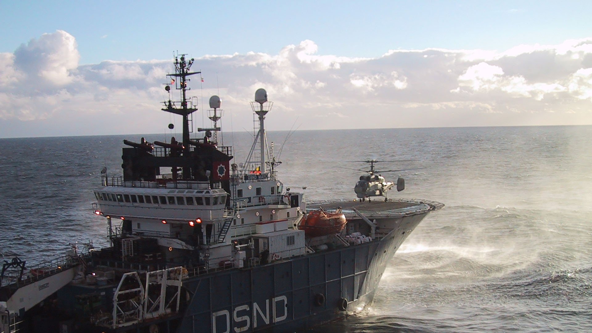 Mammoet_salvage_kursk_1920x1080